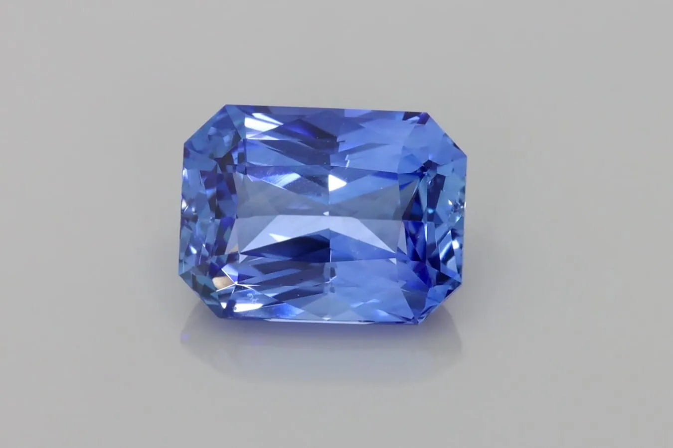 7.35ct Emerald Natural Sapphire (Colour Blue, Clarity Eye Clean, Cut Faceted)