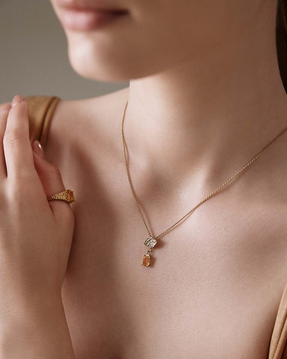 Colier Water Shadows